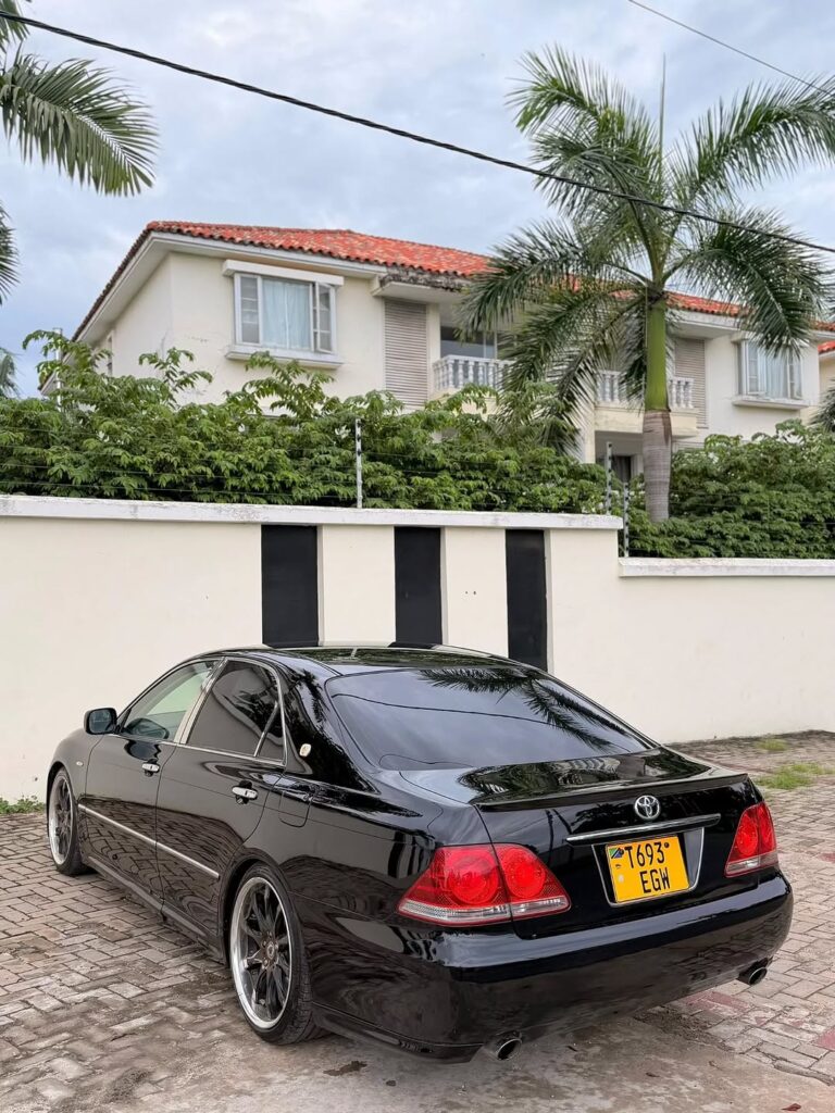 Toyota Crown 2004 for Sale in Dar es Salaam