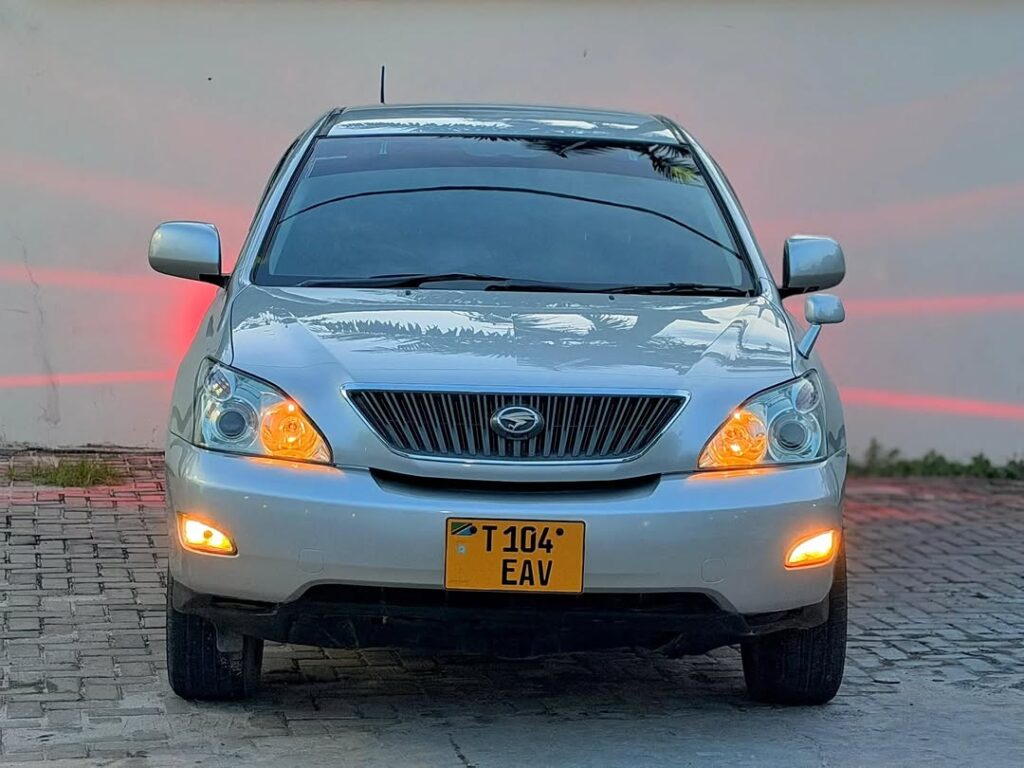 Price Toyota Harrier 2005 for Sale in Dar es Salaam