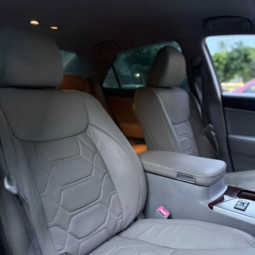 Toyota Crown bei poa sokoni Dar es Salaam Tanzania