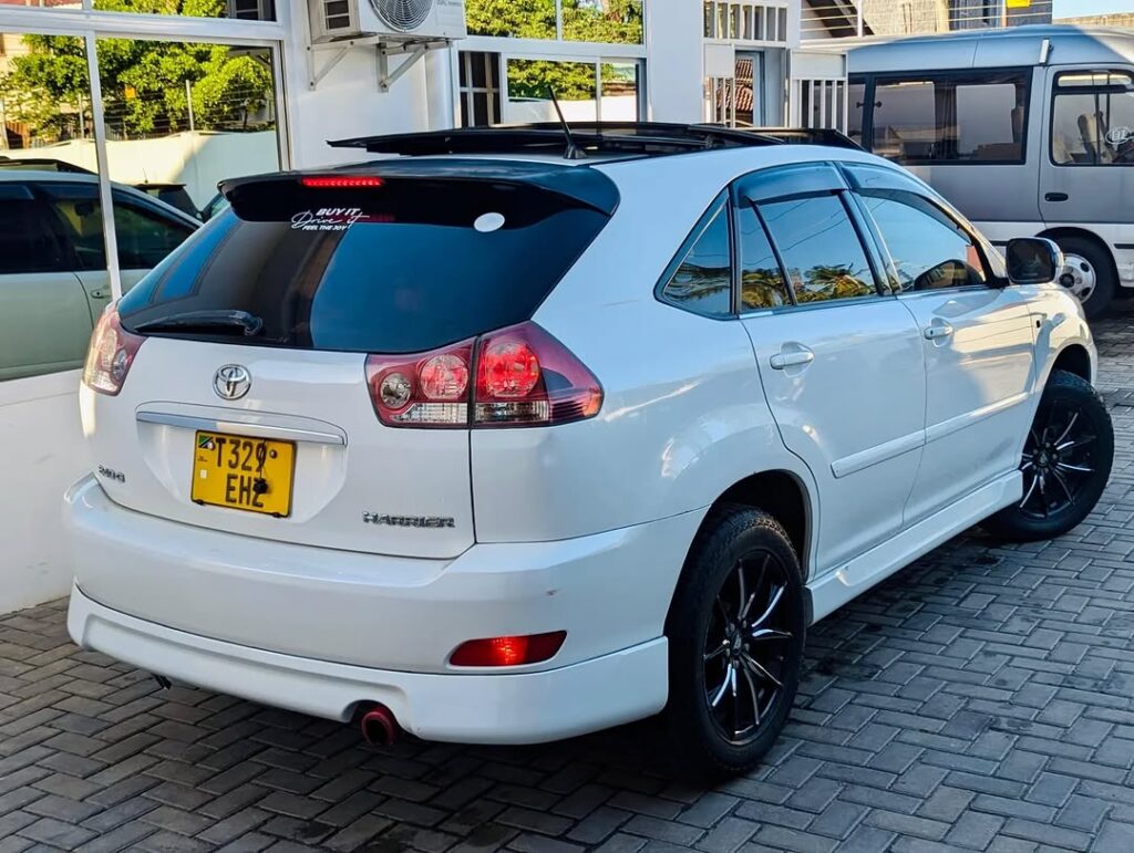 Magari Sokoni Toyota Harrier ya Bei Poa 2006