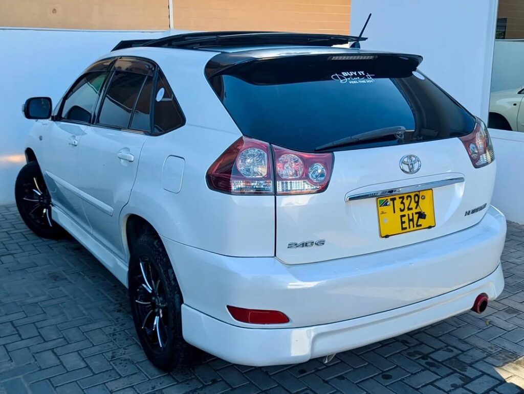 Magari Harrier 2006 lipo Dar es Salaam
