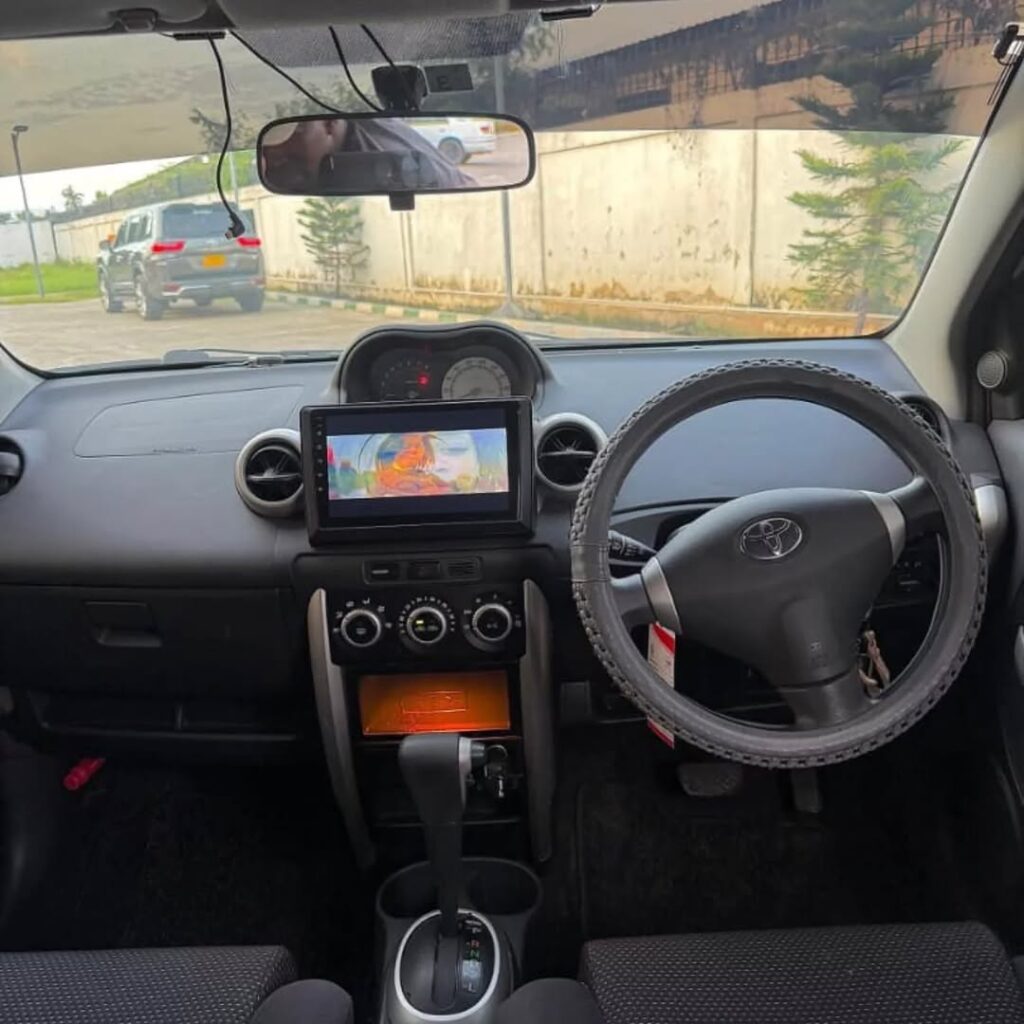 Toyota IST 2004 Inauzwa Dar es Salaam Tanzania