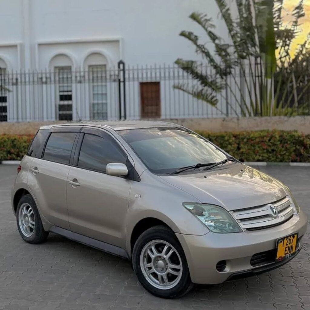 Toyota IST bei poa sokoni Dar es Salaam Tanzania
