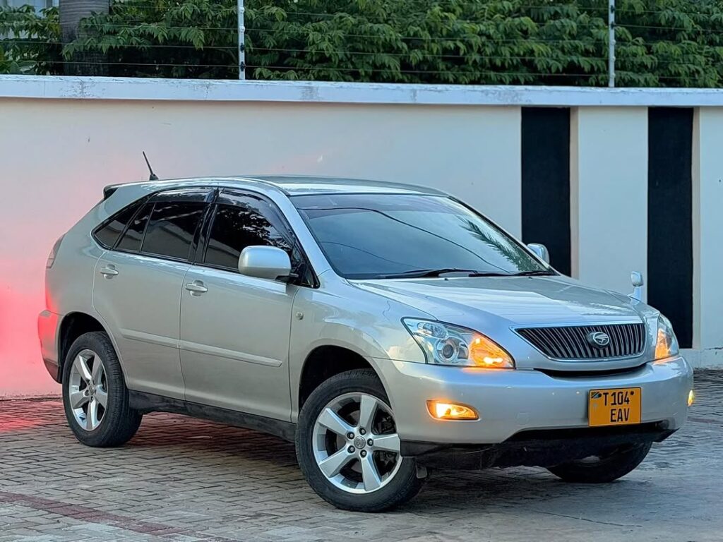 Price Toyota Harrier 2005 for Sale in Dar es Salaam