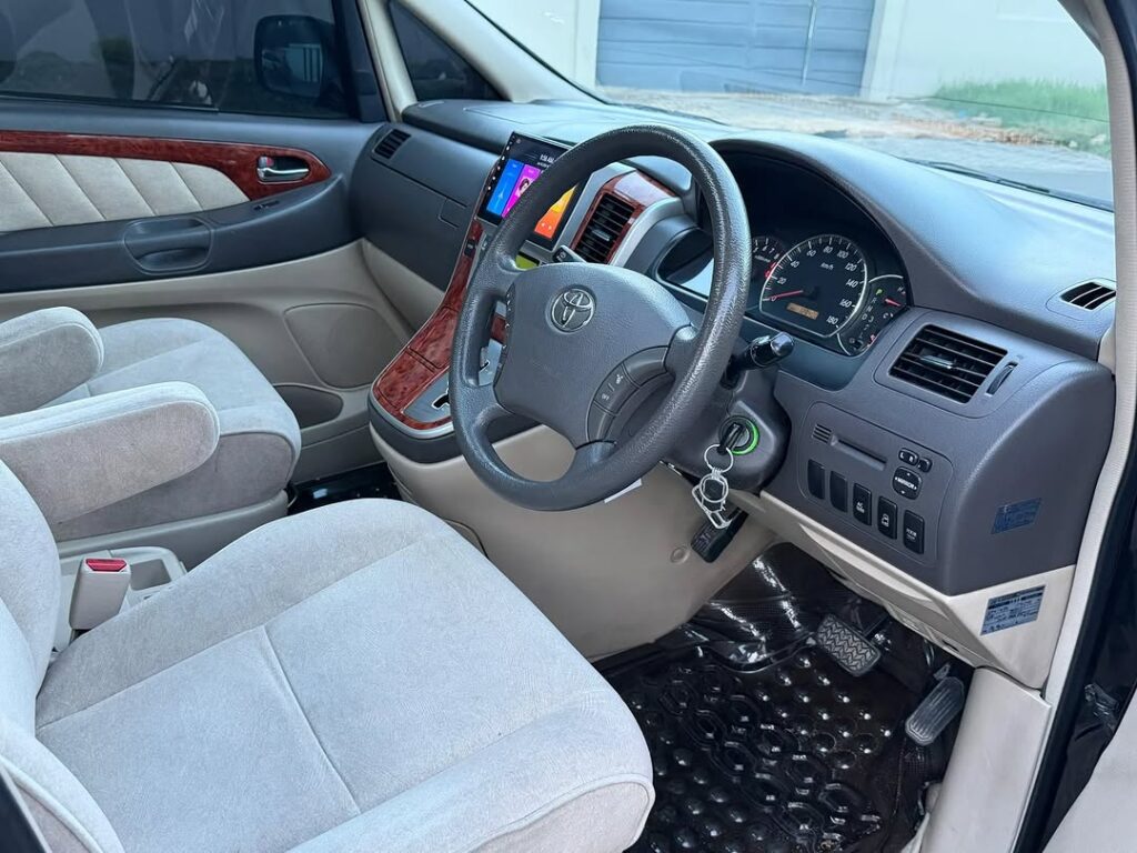 Toyota Alphard 2005 Inauzwa Dar es Salaam Tanzania