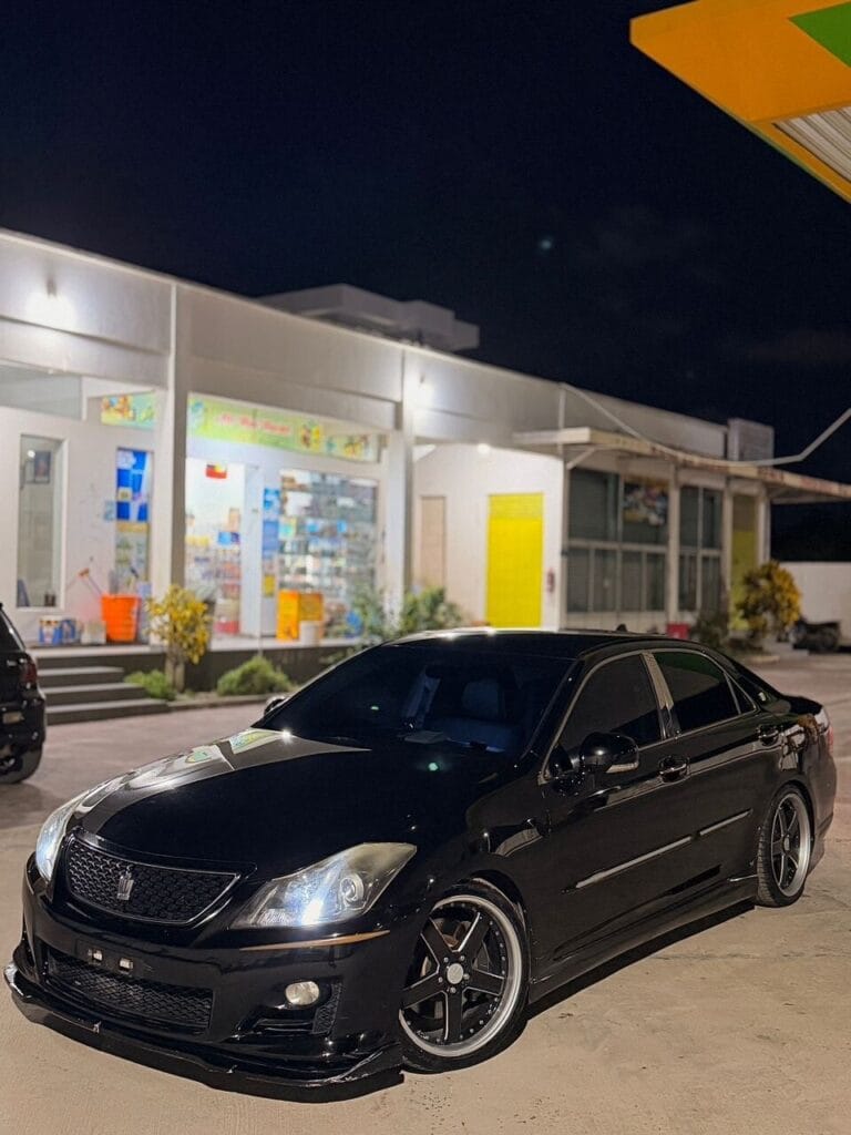 Magari Crown 2009 lipo Dar es salaam