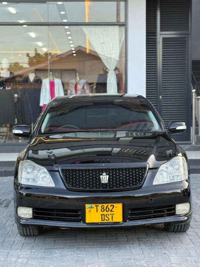 Magari Sokoni Toyota Crown ya Bei Poa 2004