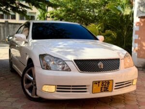 Used Toyota Crown 2005 for Sale in Dar es salaam