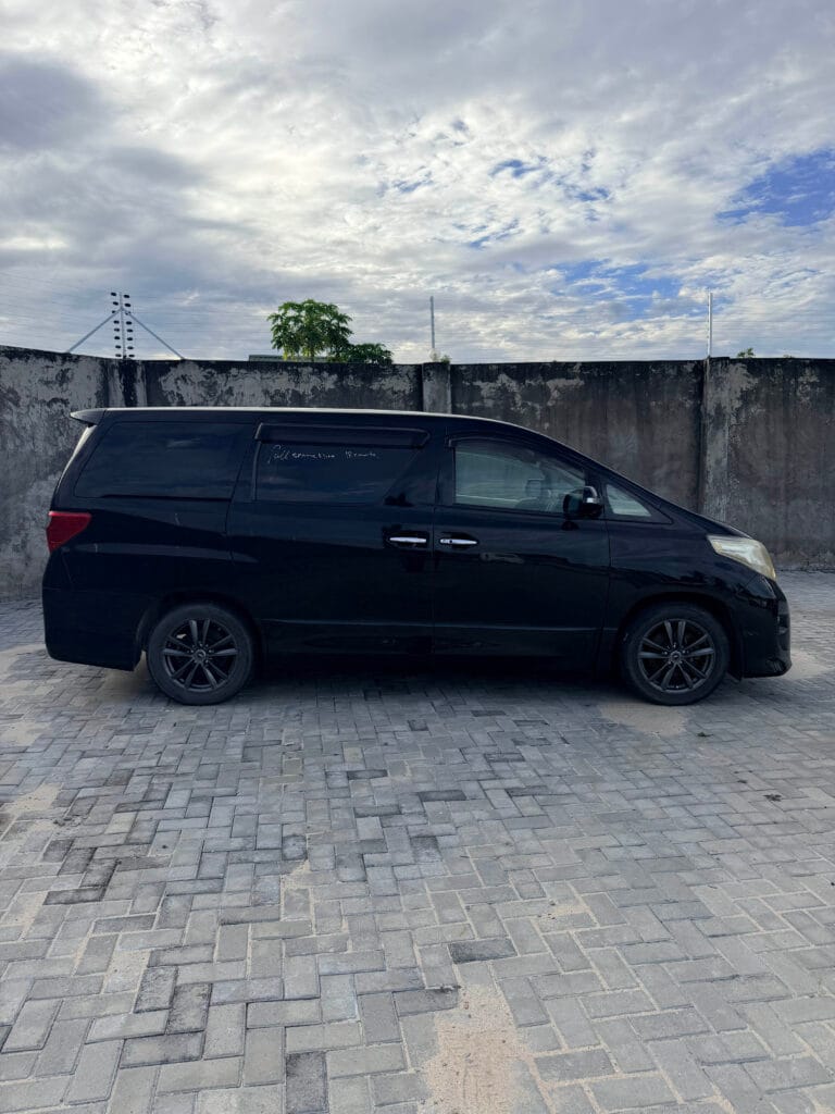 Magari Sokoni Toyota Alphard ya Bei Poa 2010