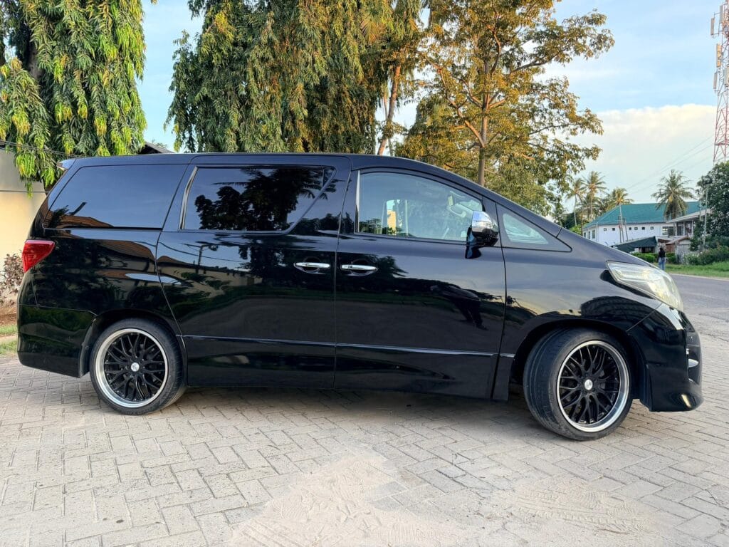 Toyota Alphard bei poa sokoni Dar es salaam Tanzania