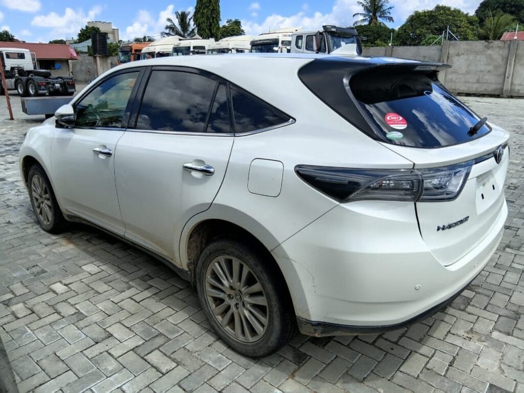 Toyota Harrier bei poa sokoni Dar es salaam Tanzania