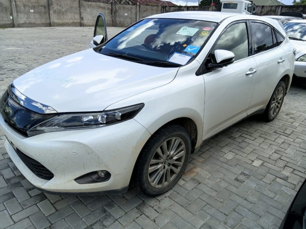 Magari Sokoni Toyota Harrier ya Bei Poa 2016