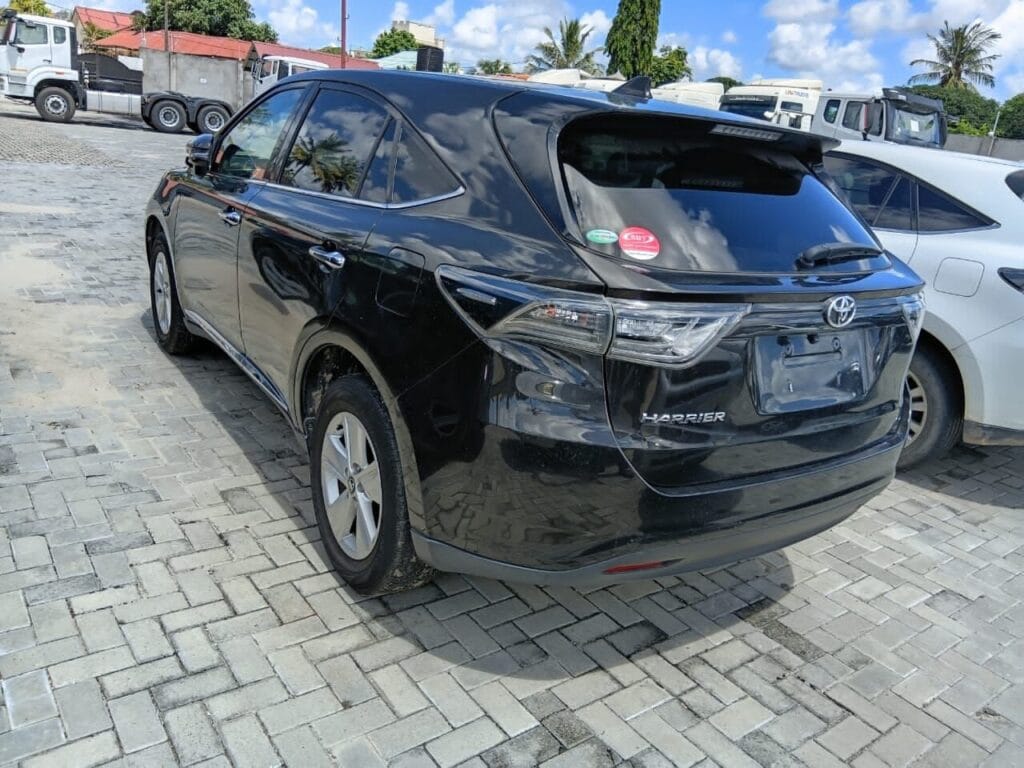 Magari Harrier 2016 lipo Dar es salaam