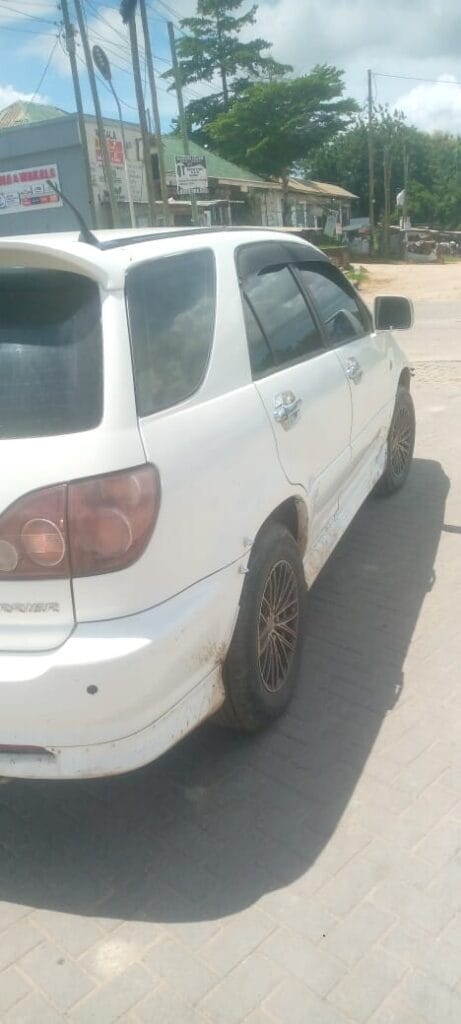 Magari Harrier 2001 lipo Dar es salaam