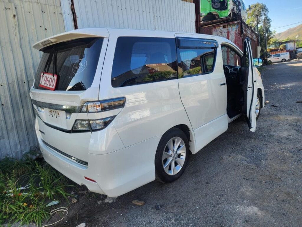 For Sale Toyota Velfire 2010 in Dar es salaam