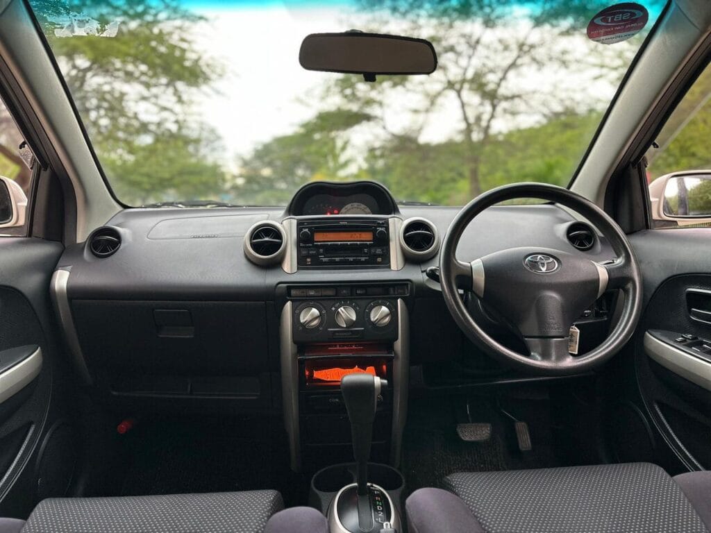 Price Toyota IST 2004 for Sale in Dar es salaam