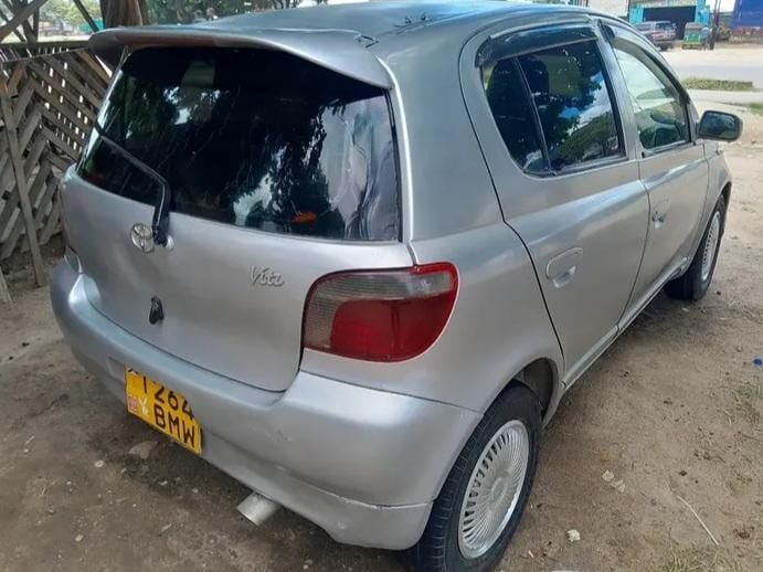 Magari Sokoni Toyota Vitz ya Bei Poa 2004