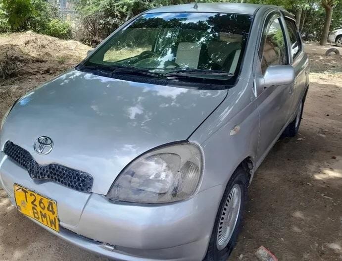 Magari Vitz 2004 lipo Dodoma