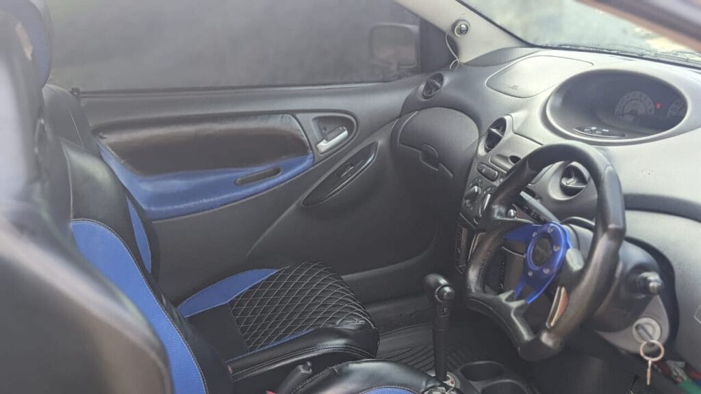 Toyota Vitz bei poa sokoni Dar es Salaam Tanzania