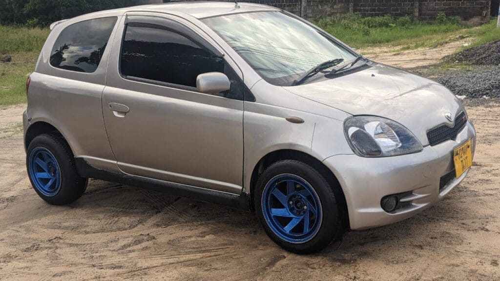 Magari Vitz 2003 lipo Dar es Salaam
