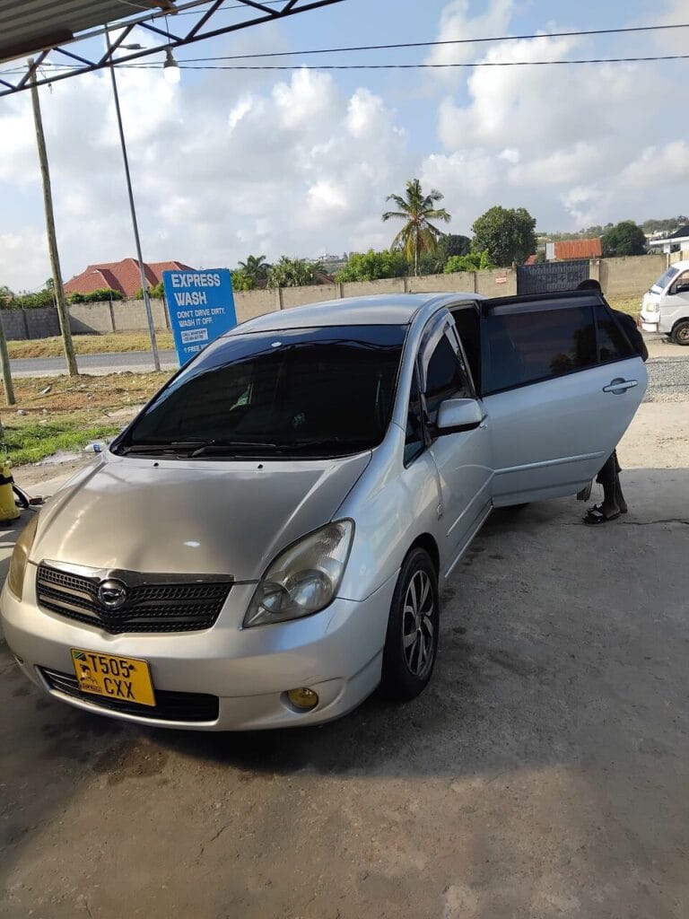 Magari Spacio 2002 lipo Dar es Salaam