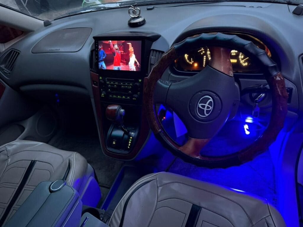 Toyota Harrier bei poa sokoni Dar es salaam Tanzania