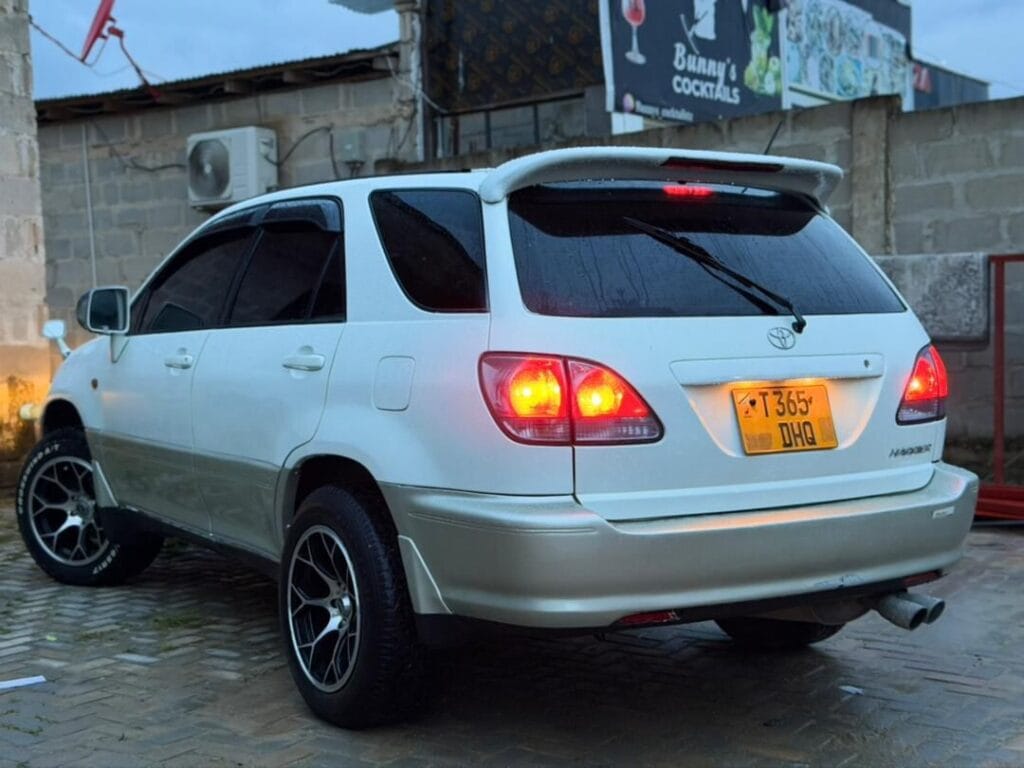 Magari Harrier 2002 lipo Dar es salaam