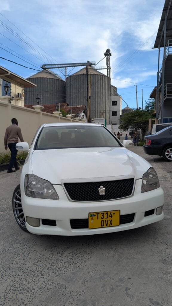 Magari Used Toyota Crown 2007 Dar es Salaam Tanzania