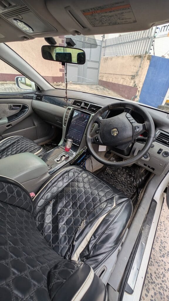 Toyota Crown bei poa sokoni Dar es Salaam Tanzania