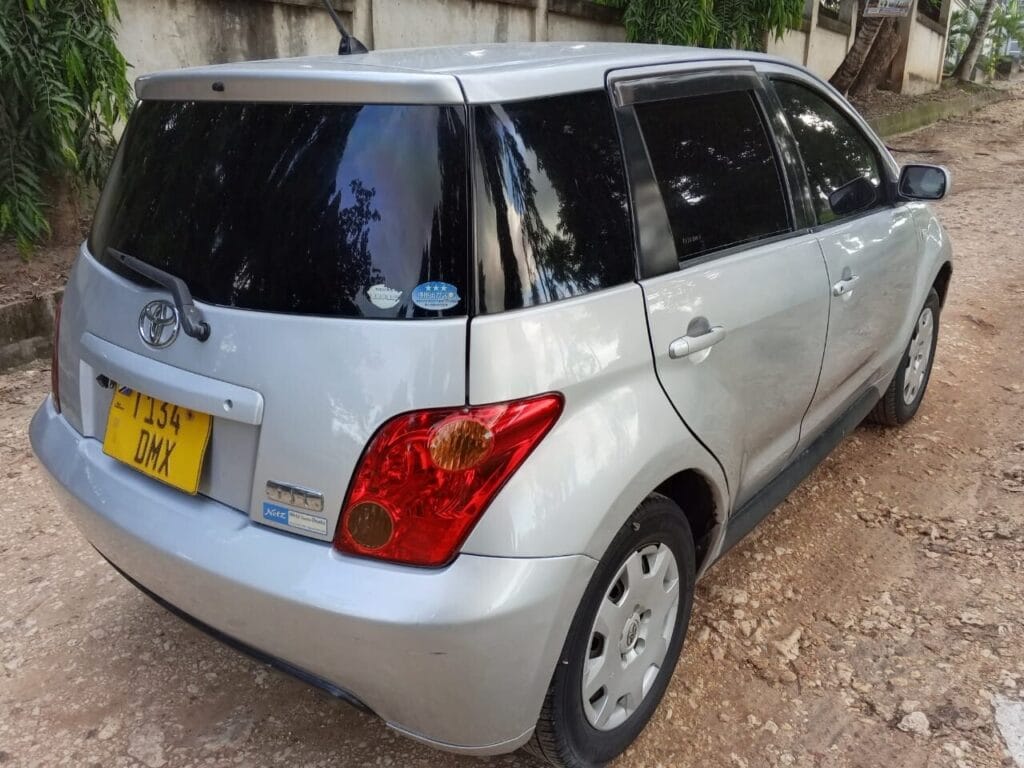 Toyota IST bei poa sokoni Dar es salaam Tanzania
