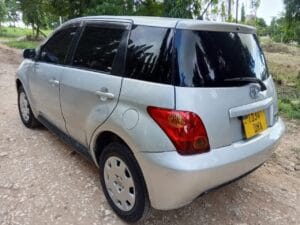 Used Toyota IST 2006 for Sale in Dar es salaam
