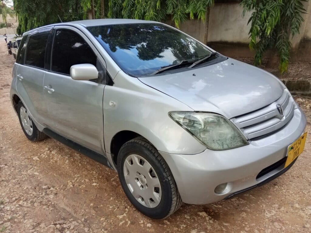 Toyota IST 2006 Inauzwa Dar es salaam Tanzania