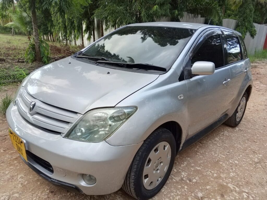 Magari Used Toyota IST 2006 Dar es salaam Tanzania