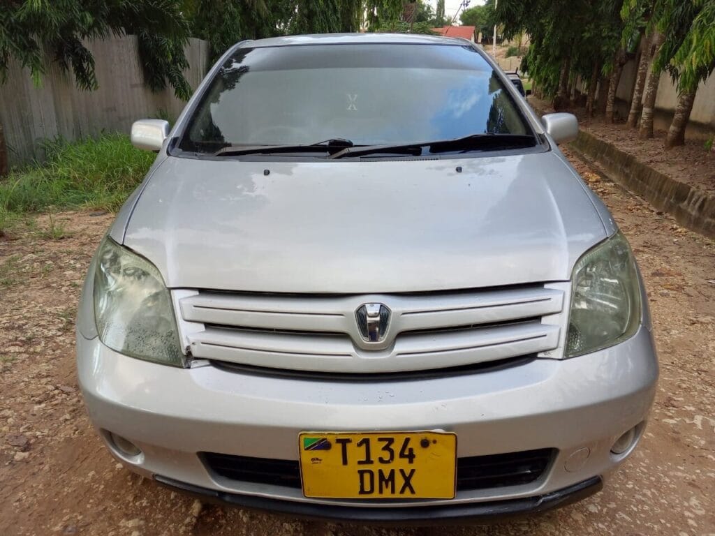 Magari IST 2006 lipo Dar es salaam