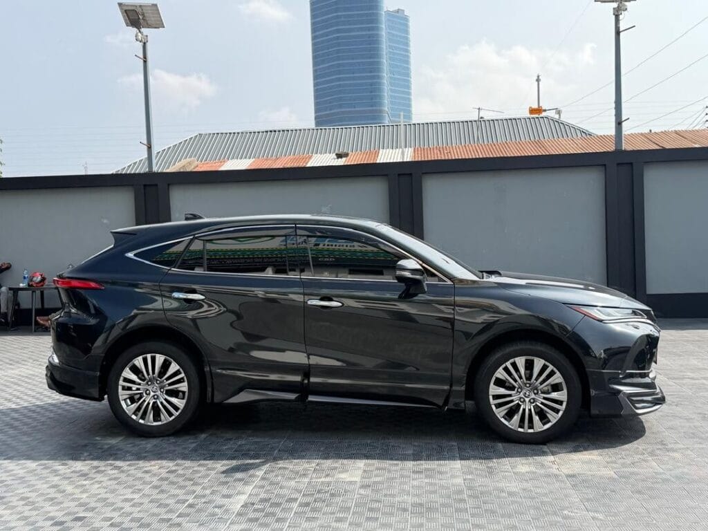 Toyota Harrier bei poa sokoni Dar es Salaam Tanzania