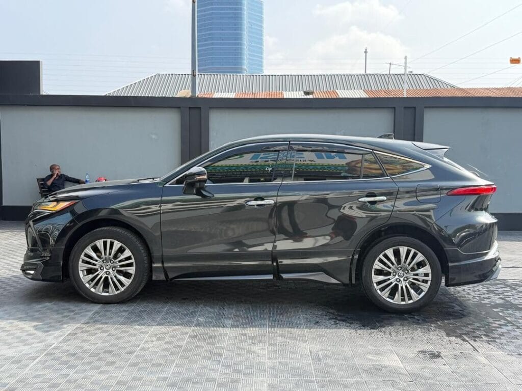 Toyota Harrier 2020 Inauzwa Dar es Salaam Tanzania