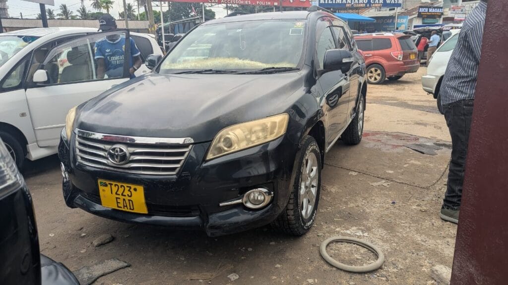 Magari Vanguard 2012 lipo Dar es salaam