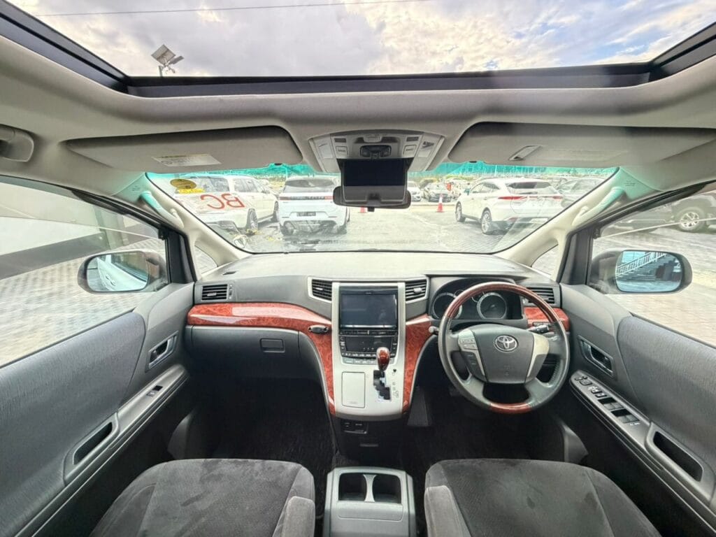 Used Toyota Alphard 2010 for Sale in Dar es salaam