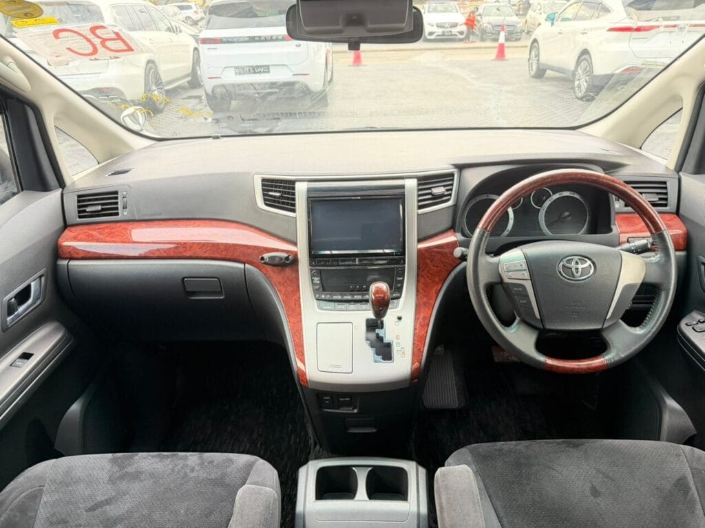 For Sale Toyota Alphard 2010 in Dar es salaam