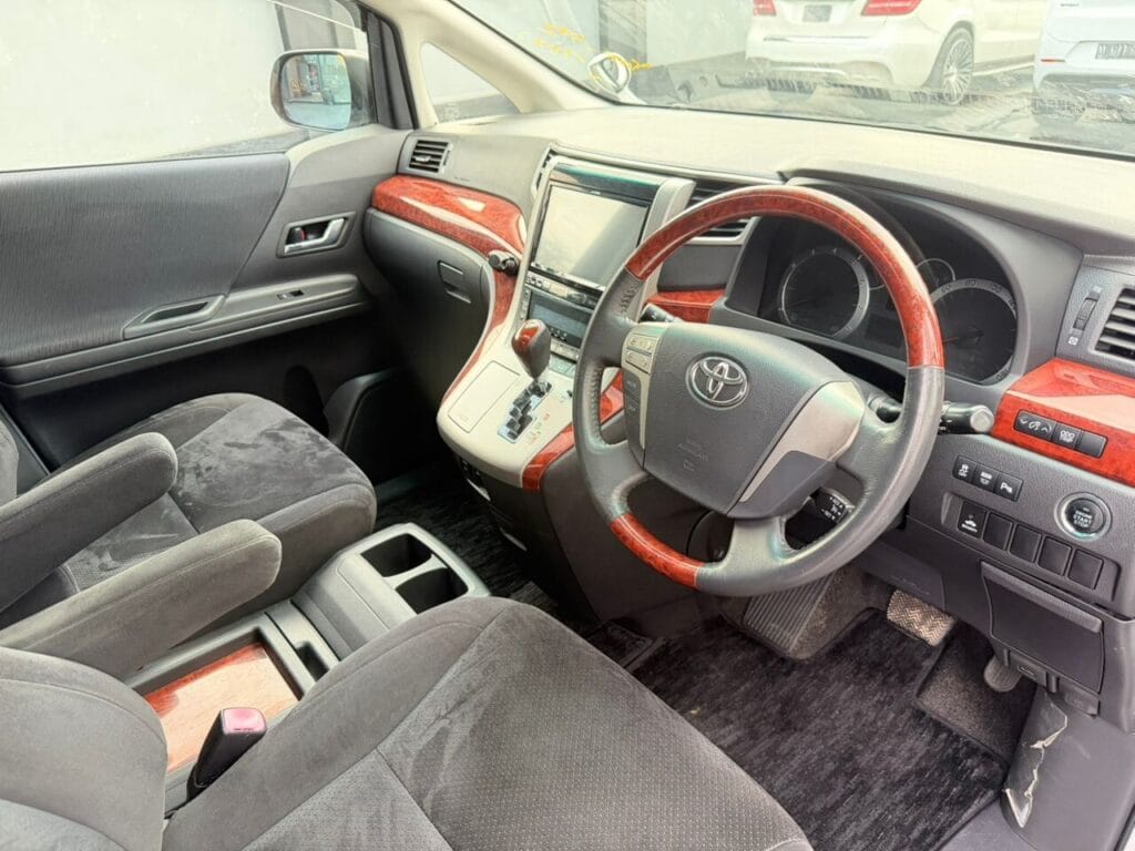 Toyota Alphard 2010 for Sale in Dar es salaam