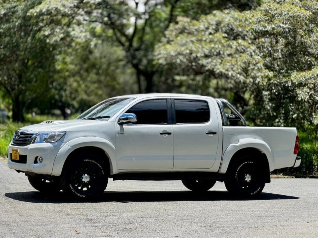 Price Toyota Hilux 2013 for Sale in Arusha