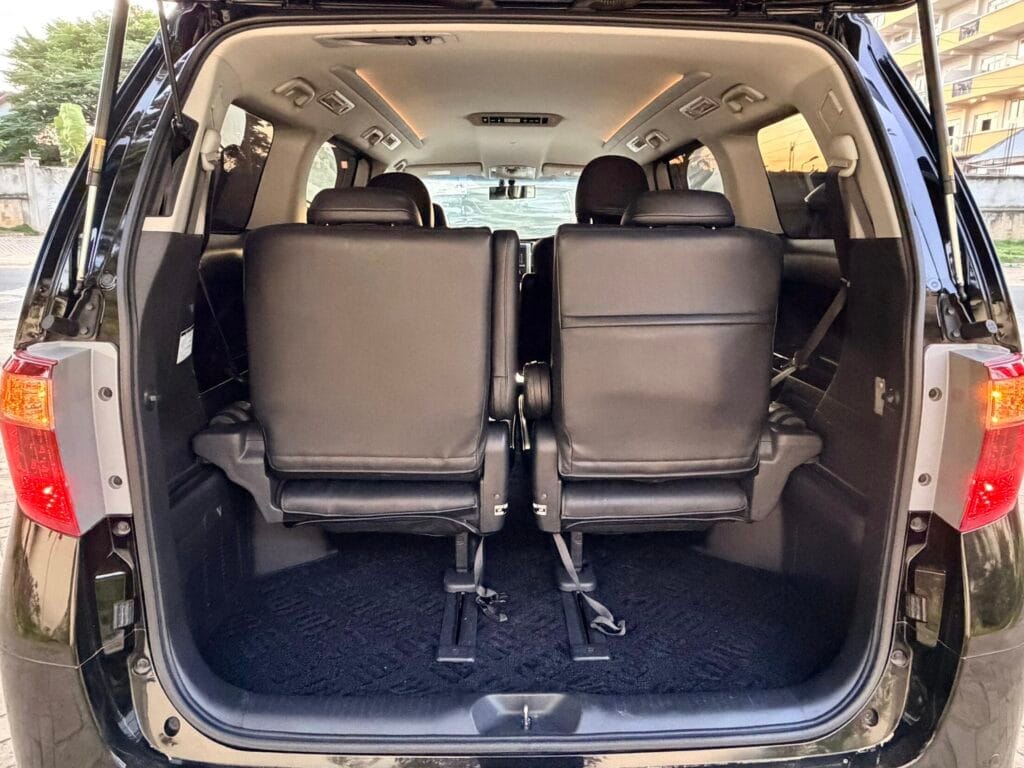 Toyota Alphard bei poa sokoni Dar es salaam Tanzania