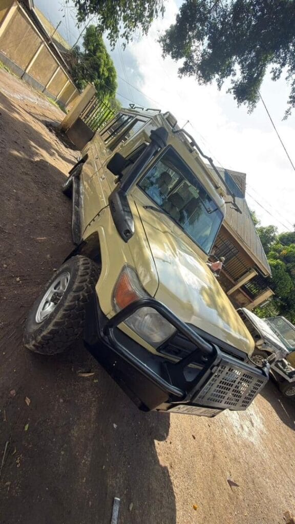 Toyota Land Cruiser 76 SUV 2002 Inauzwa Arusha Tanzania