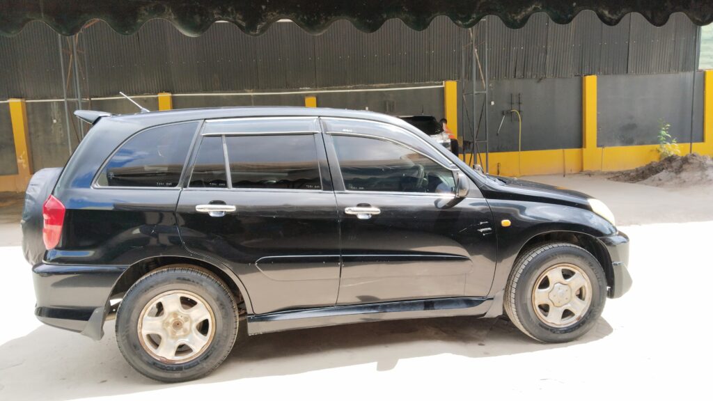 Magari Sokoni Toyota Rav4 ya Bei Poa 2000