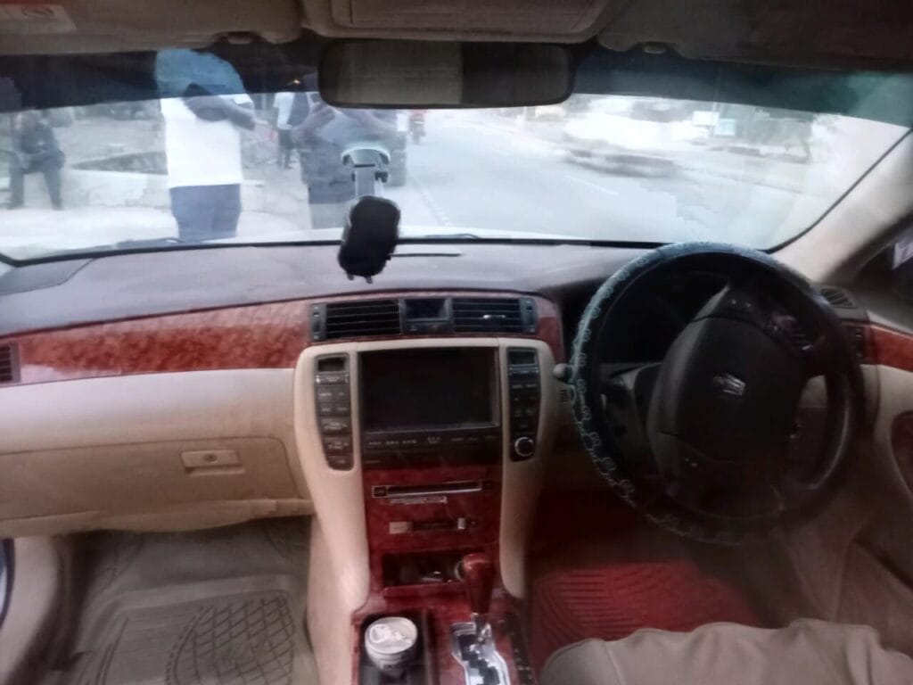 Toyota Crown 2006 Inauzwa Mwanza Tanzania