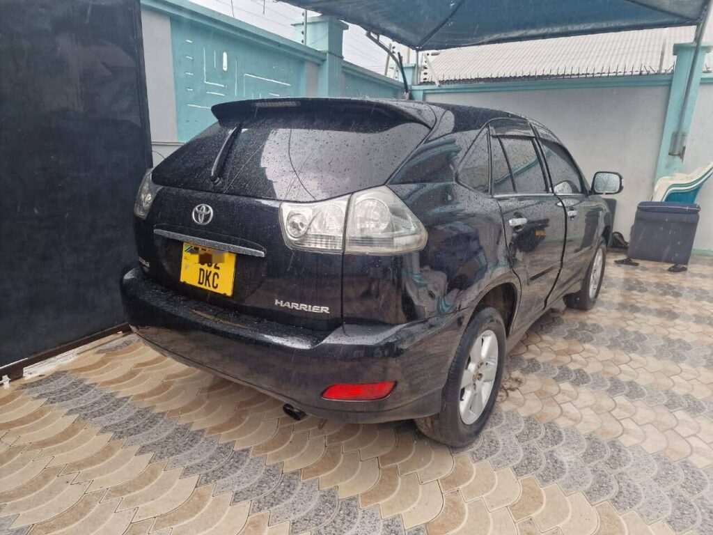 Magari Harrier 2010 lipo Dar es Salaam