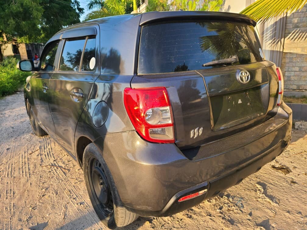Toyota IST 2009 Inauzwa Dar es Salaam Tanzania