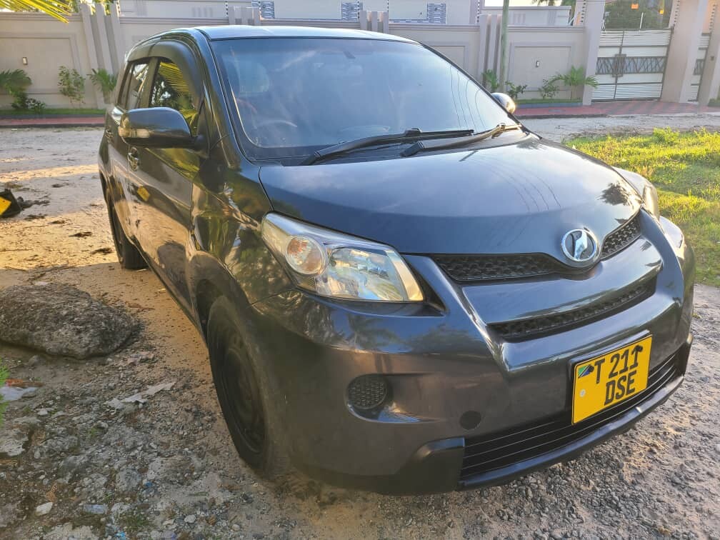 Toyota IST bei poa sokoni Dar es Salaam Tanzania