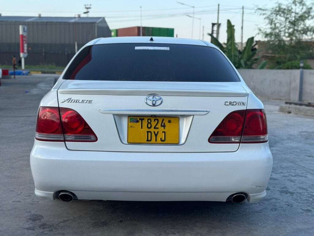 Toyota Crown bei poa sokoni Dar es Salaam Tanzania