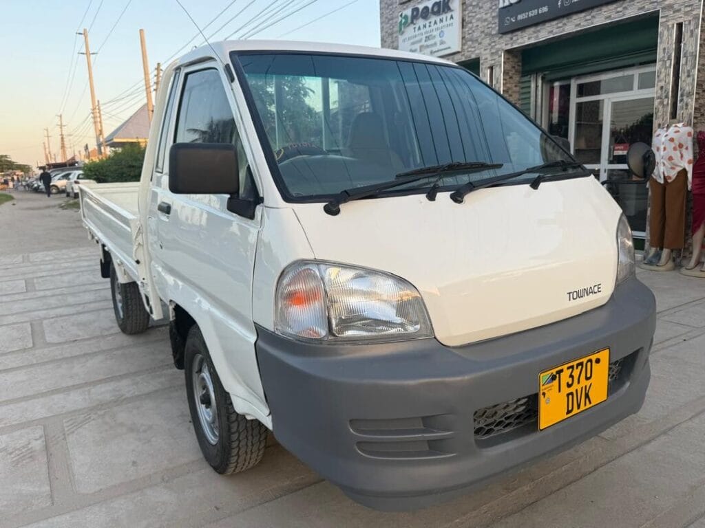 Magari Sokoni Toyota TownAce ya Bei Poa 2006